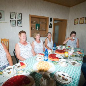 unsere humorvollen Frauen kauften sich die gleiche Bluse - Partnerlug