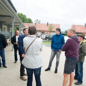 fachliche Diskussionen am Rande der Versammlung